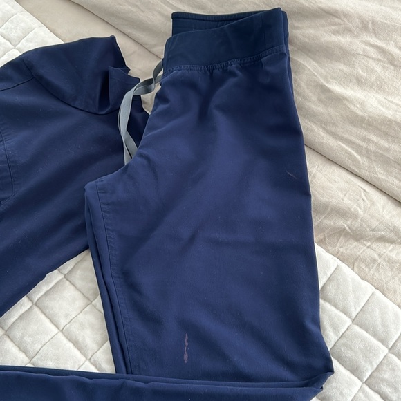 5 sets of Figs scrubs size XS - Picture 8 of 12